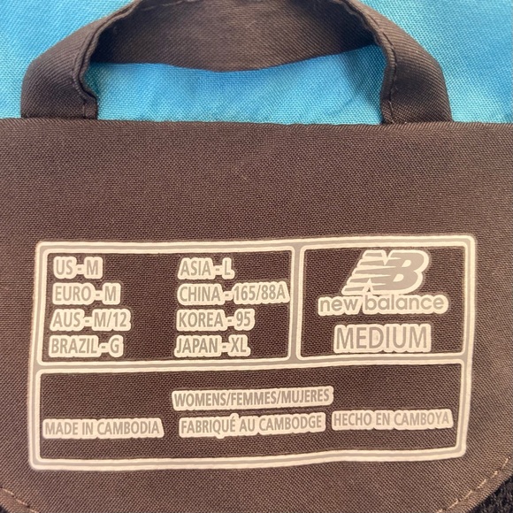 NewBalance Reach The Beach women’s windbreaker size medium - Picture 4 of 7